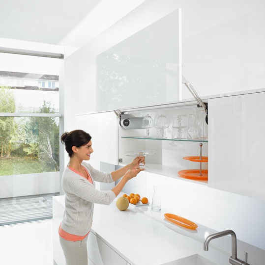 Подъемный механизм AVENTOS HL с амортизатором BLUMOTION