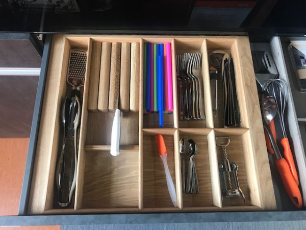 Лоток TETRIS V2 с держ. ножей в ящик Blum LEGRABOX дуб в базу 600