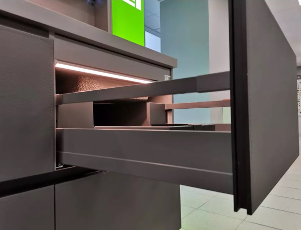 Стандартный ящик H90 мм с прямоугольным рейлингом, графит