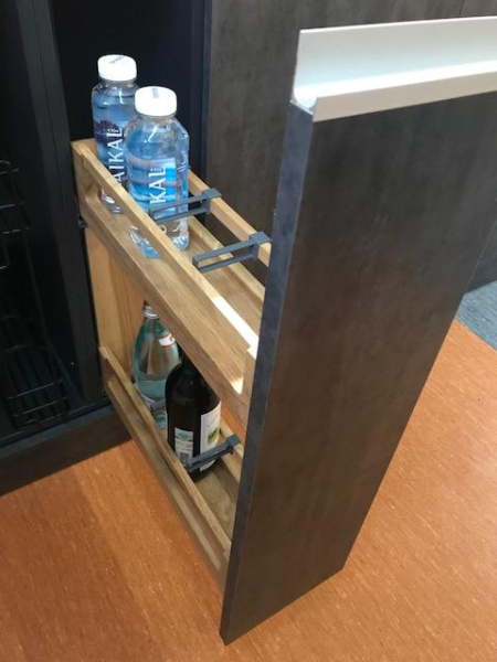 Бутылочница из дуба TETRIS Tandem 150 с рейлингом напр. Blum полн. выдв. плавное закр. крепление правое