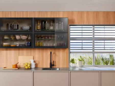 Подъемный механизм AVENTOS HF top с амортизатором BLUMOTION, белый шелк