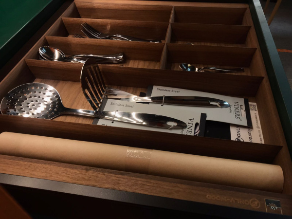 Лоток TETRIS V1 для стол. приборов в ящик Blum LEGRABOX орех в базу 600