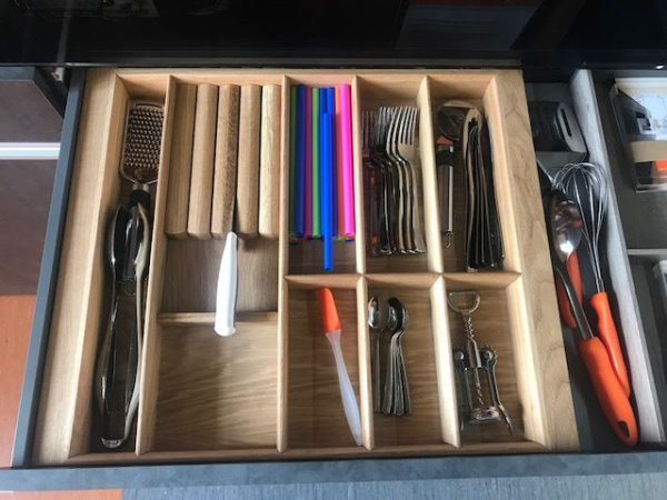 Лоток TETRIS V3 с держ. ножей в ящик Blum LEGRABOX дуб в базу 900