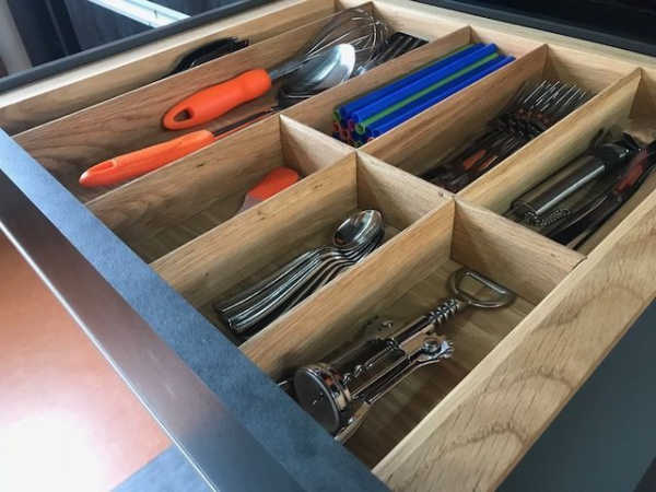 Лоток TETRIS V1 для стол. приборов в ящик Blum TANDEMBOX дуб в базу 600