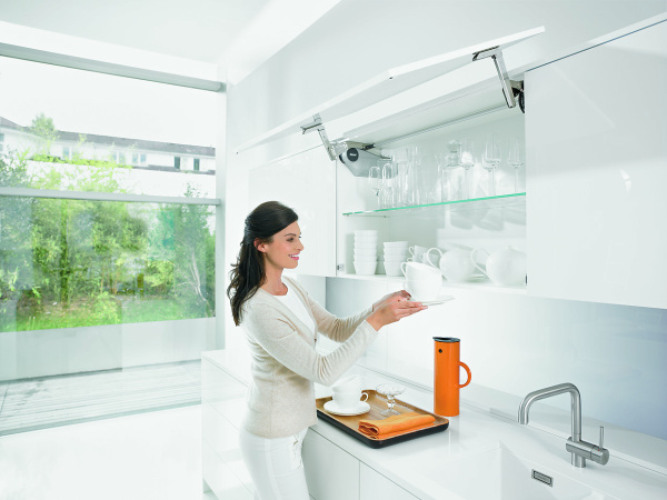 Подъемный механизм AVENTOS HS с амортизатором BLUMOTION