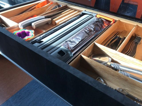 Лоток TETRIS V2 с держ. ножей в ящик Blum TANDEMBOX дуб в базу 900