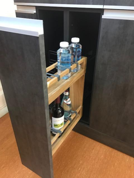 Бутылочница из дуба TETRIS Tandem 150 с рейлингом напр. Blum полн. выдв. плавное закр. крепление левое